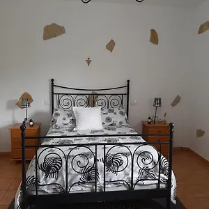 Peaceful House Set On A Vineyard & Work Friendly Ferienhaus